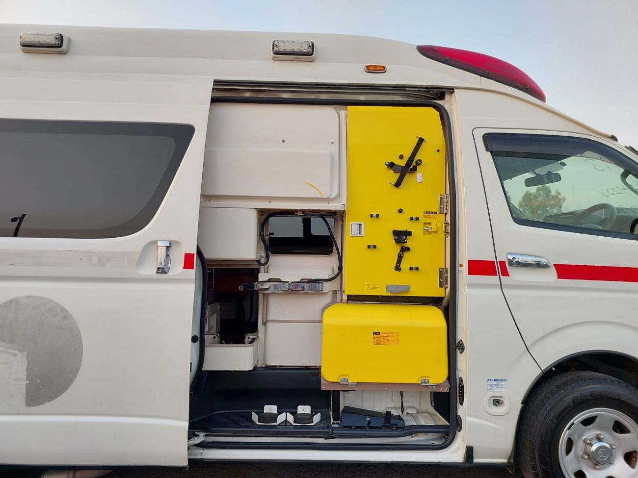 Toyota Hiace TOYOTA HIACE VAN AMBULANCE RHD 2015 MODEL 2.7 L PETROL AUTOMATIC(PM15128)