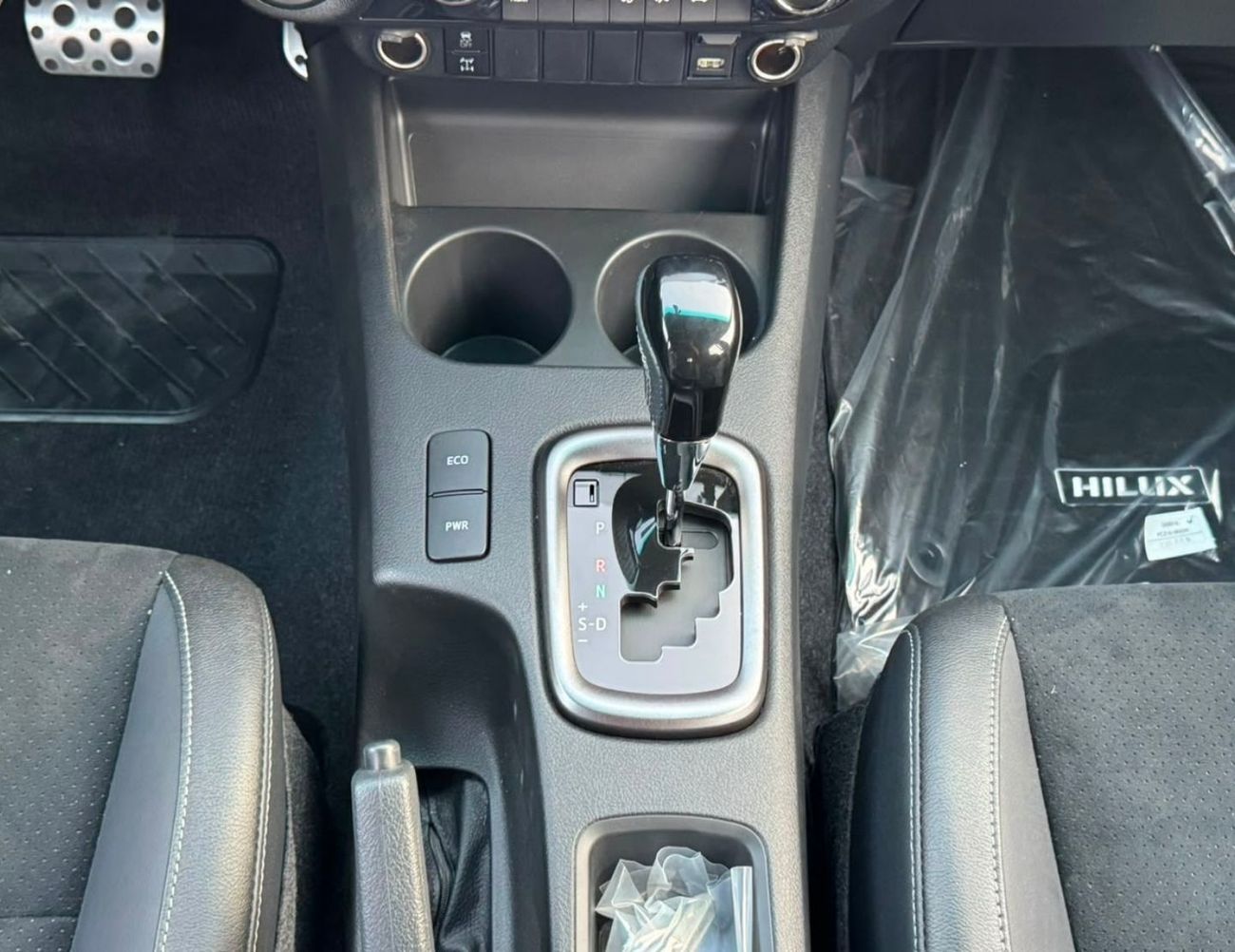 Toyota Hilux GR SPORT || 2.8L DIESEL V4 4WD | DRIVER PWR SEAT WITH LEATHER | 360*CAMERA | TRIP TRONIC (CODE # HDG
