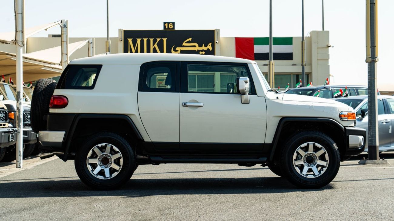 تويوتا إف جي كروزر 4.0 L | V6 | 2023