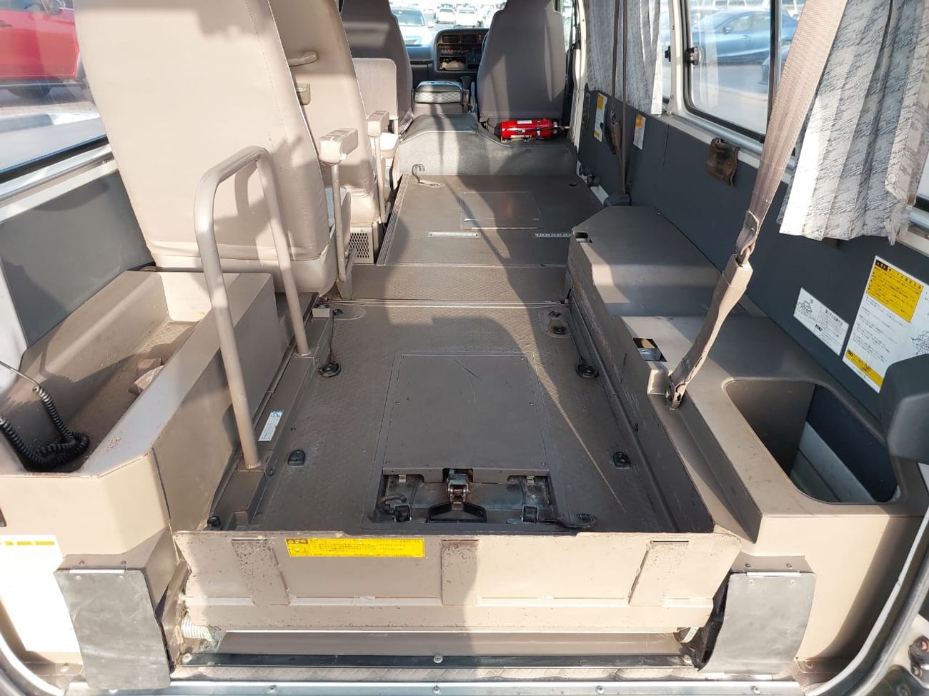 Toyota Hiace TOYOTA HIACE VAN RHD 2000 MODEL 3.0 L DIESEL AUTOMATIC(PM02372)