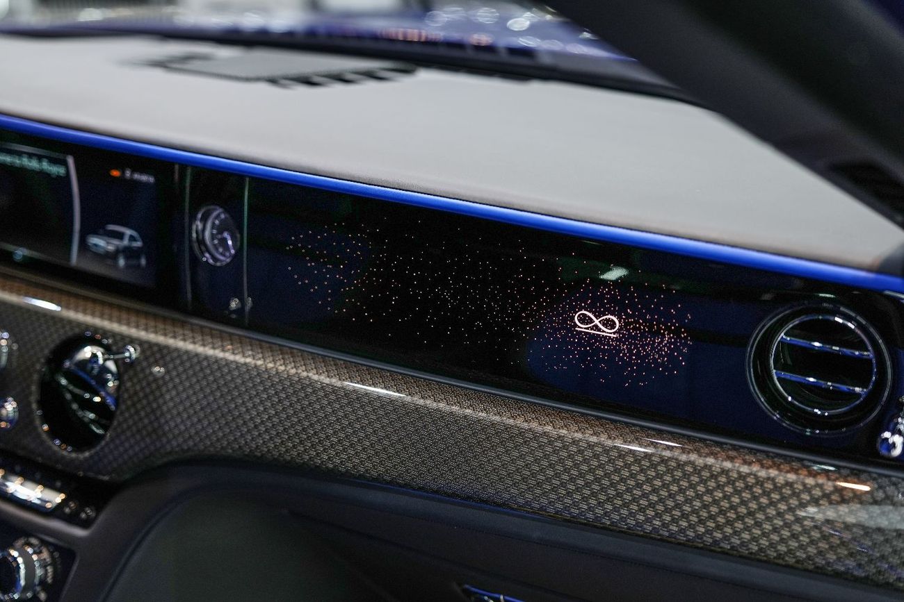 رولز رويس جوست Black Badge, Two-Tone Interior, Rear Entertainment, Dealer Warranty + Service