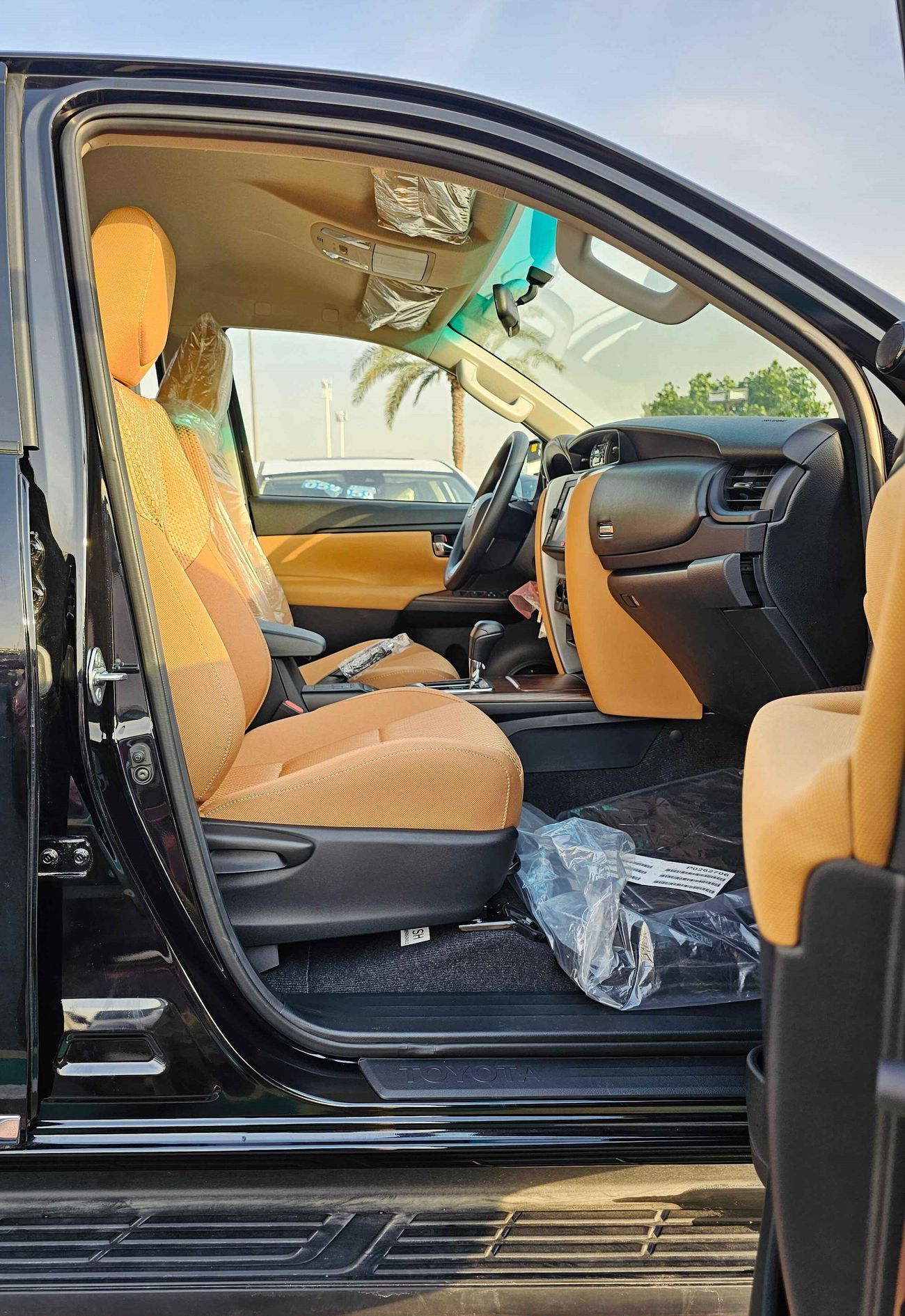 Toyota Fortuner 2.7L V4 PETROL /  STOCK AVAILABLE, LOWEST PRICE IN MARKET (CODE # 67969)