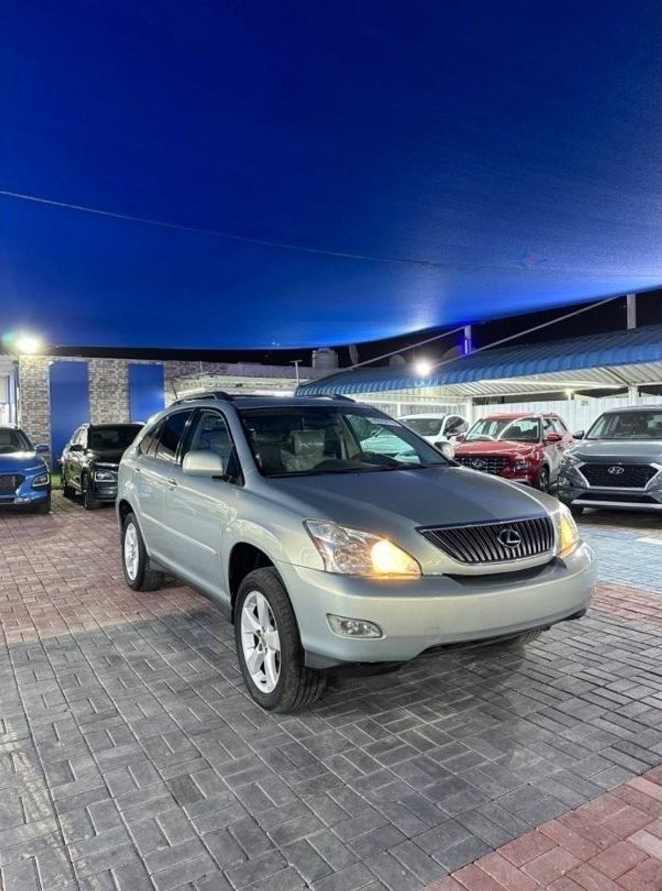 لكزس RX 330 2005 لكزس RX 330 مع الحد الأدنى من الأضرار، السيارة في حالة جيدة.