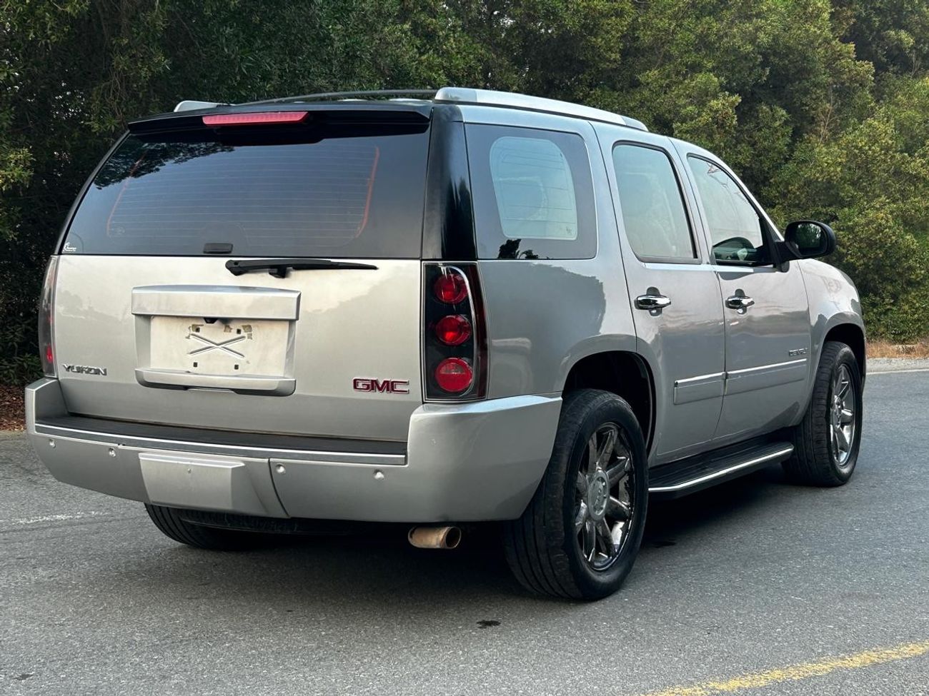 GMC Yukon Denali 6.2L (9 Seater)