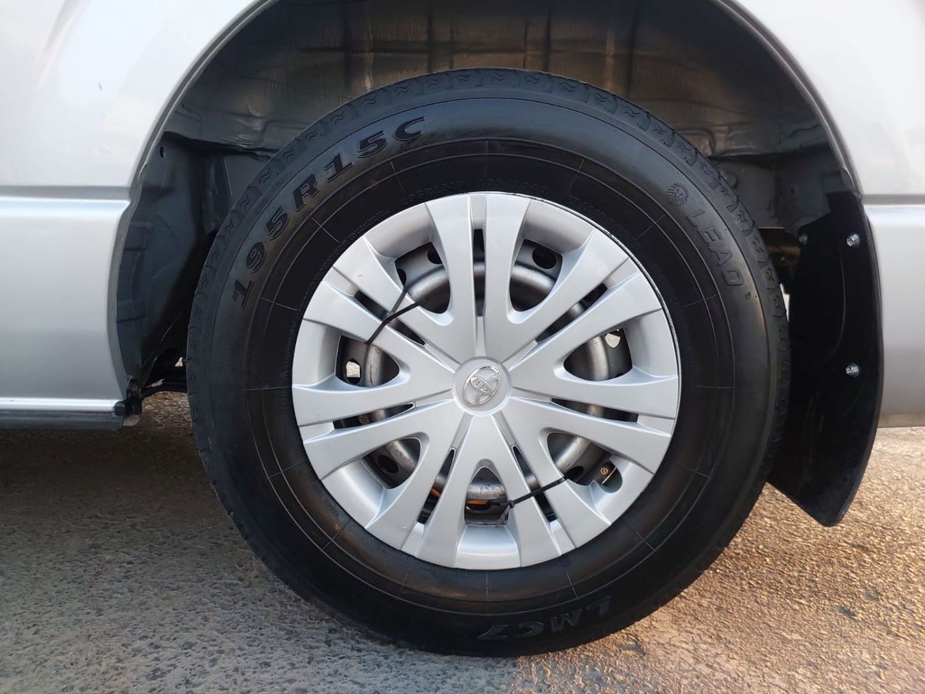 تويوتا هاياس TOYOTA HIACE VAN RHD 2018 MODEL 2.8 L DIESEL AUTOMATIC(PM05971)