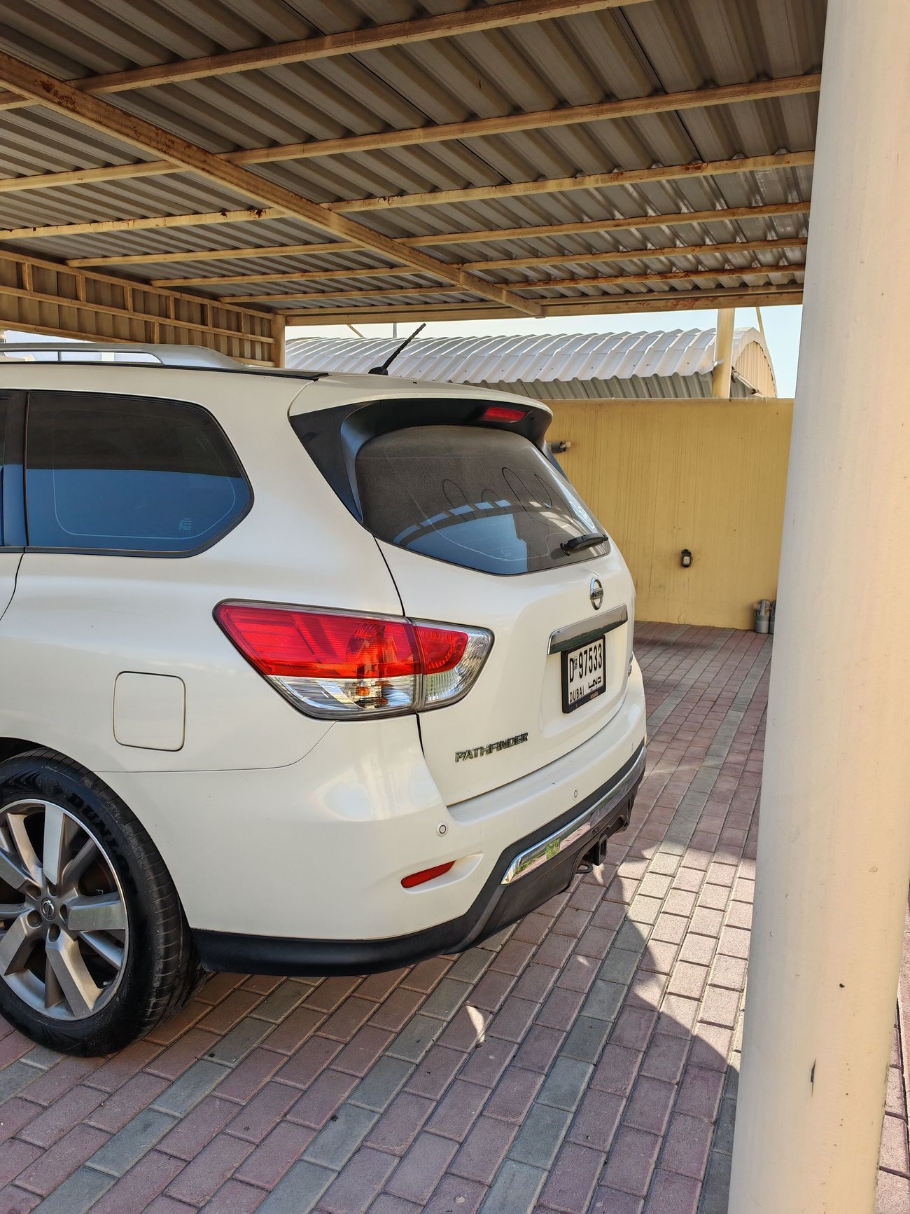 Nissan Pathfinder SV 3.5L (260 HP) 4WD