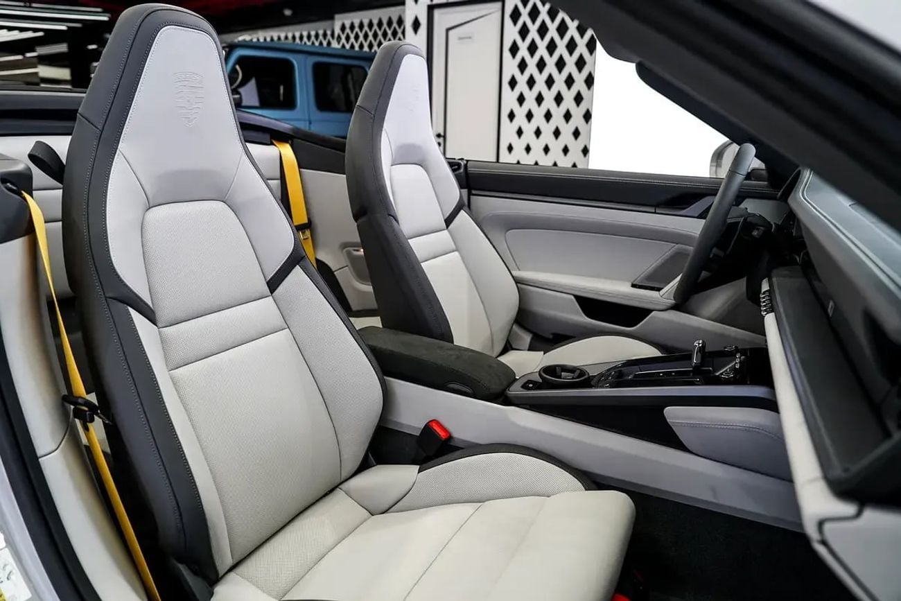 Porsche 911 CARRERA
