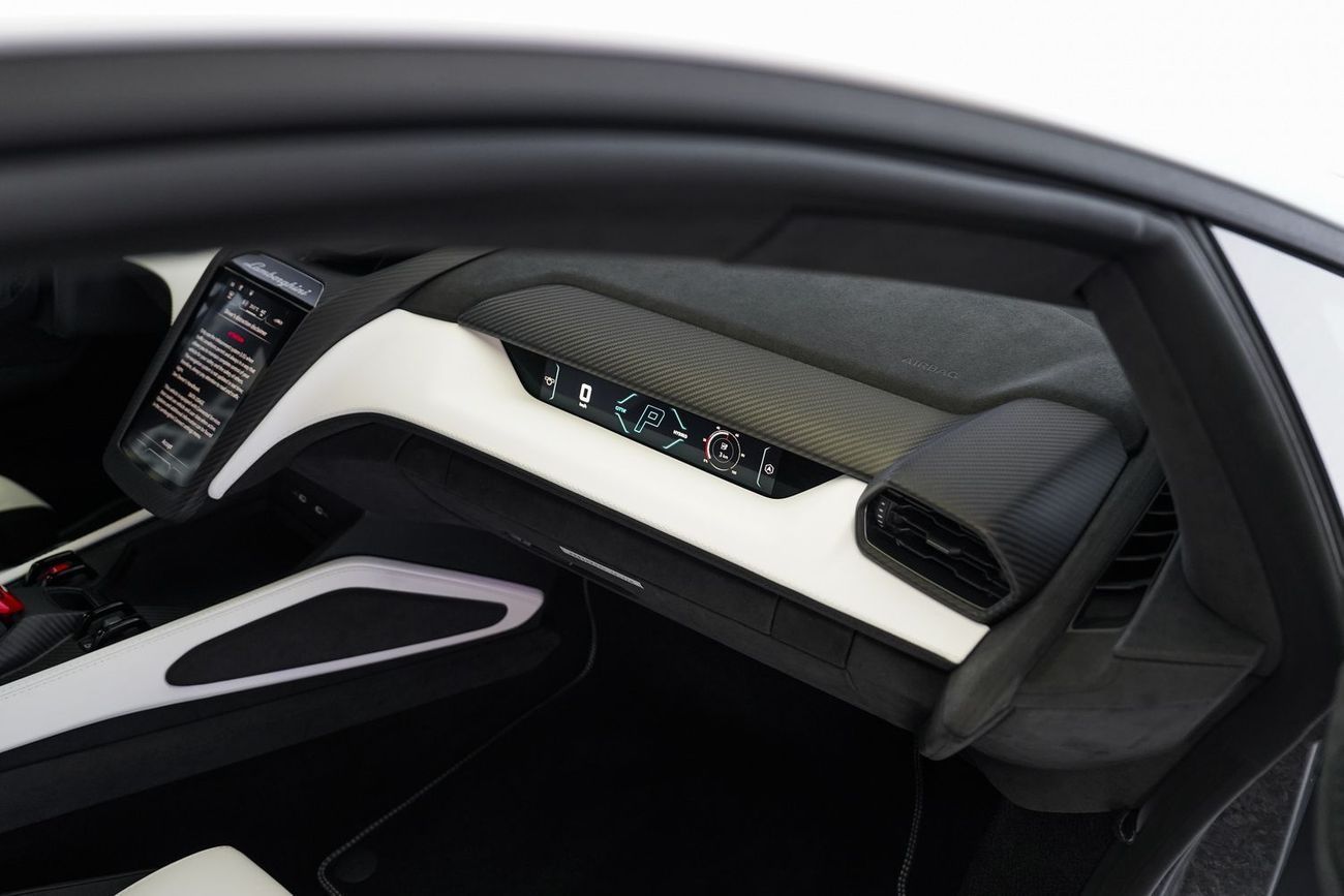 لامبورغيني ريفويلتو 6.5L V12 Hybrid