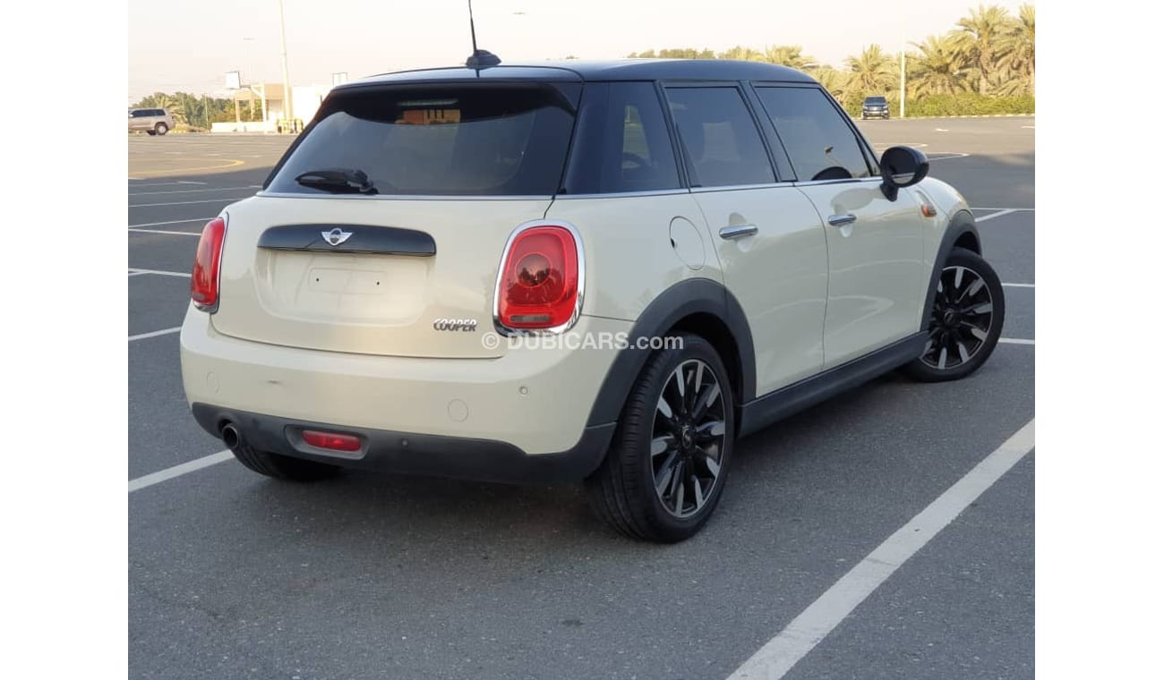 Mini Cooper John Cooper Works MINI COOPER 2017 GCC ORIGINAL PAINT - ALL SERVICE HISTORY AVAILABLE - PERFECT COND