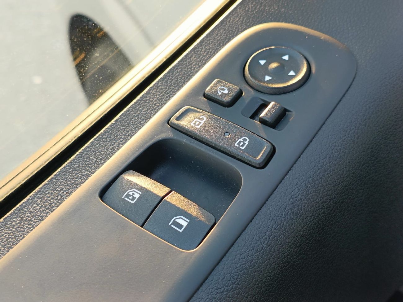 هيونداي ستاريا 3.5L V6 Petrol, M/T / Push Start, Rear Parking Sensor, 12 STR (CODE # HSU01)