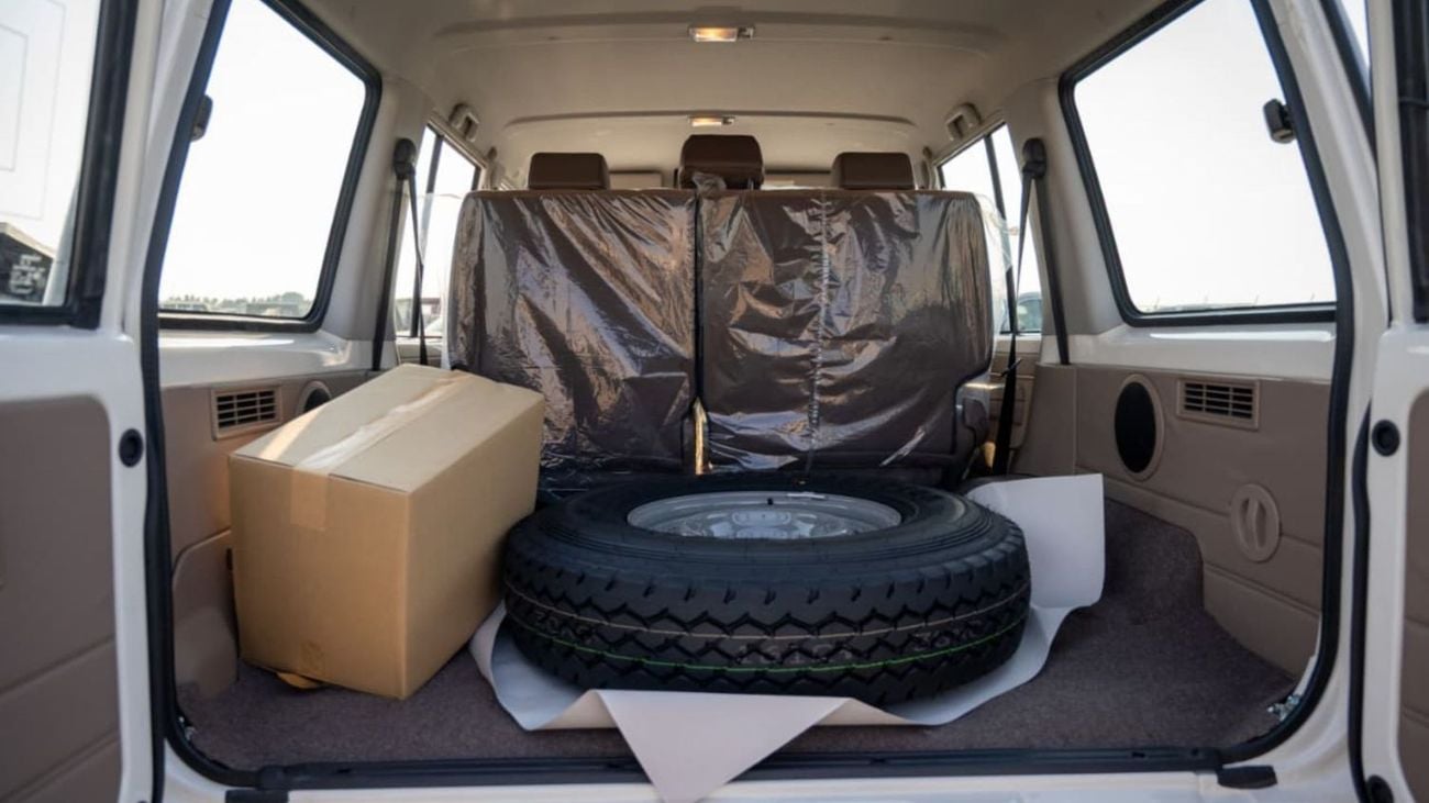 Toyota Land Cruiser 70 LC 76 4.0L Petrol | Manual | Four Wheel Drive | 6 seats | 5 Door