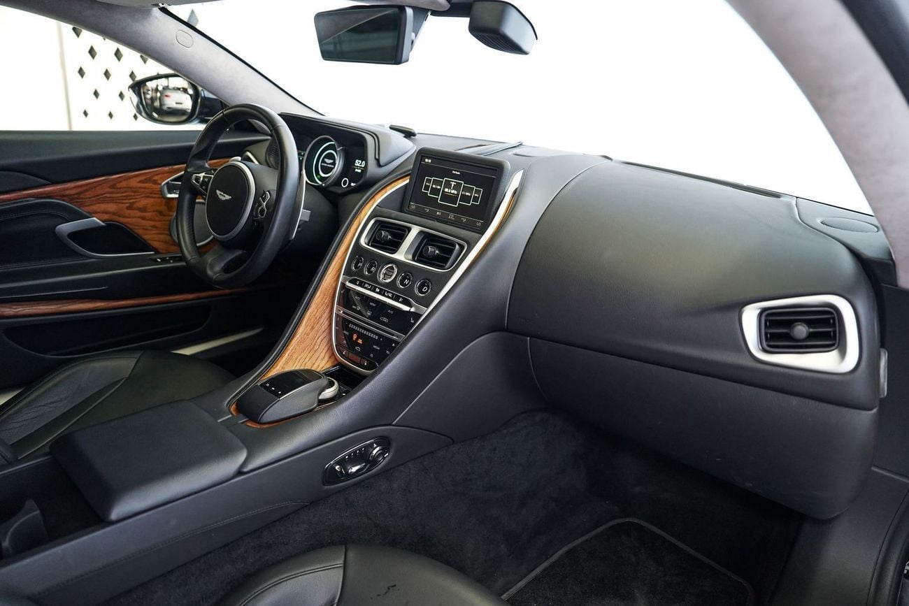 Aston Martin DB11 VOLANTE Std 4.0L