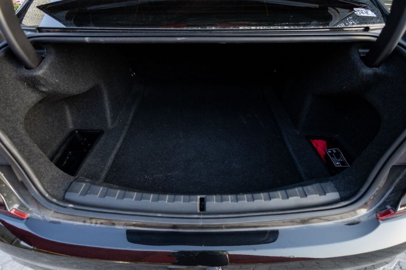 بي أم دبليو 330i M Sport 2.0L (255 HP)