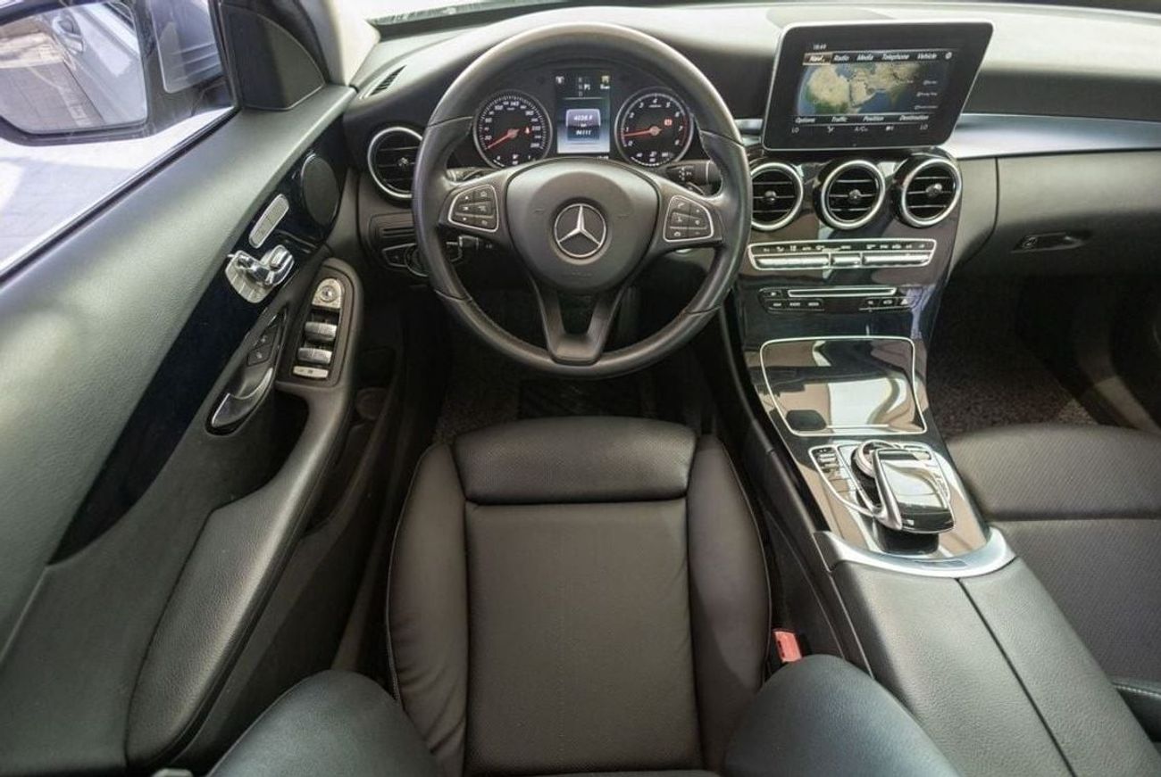 Mercedes-Benz C 200 Mercedes-Benz C200 2017 Korean Spec under Warranty with Flexible Down-Payment.