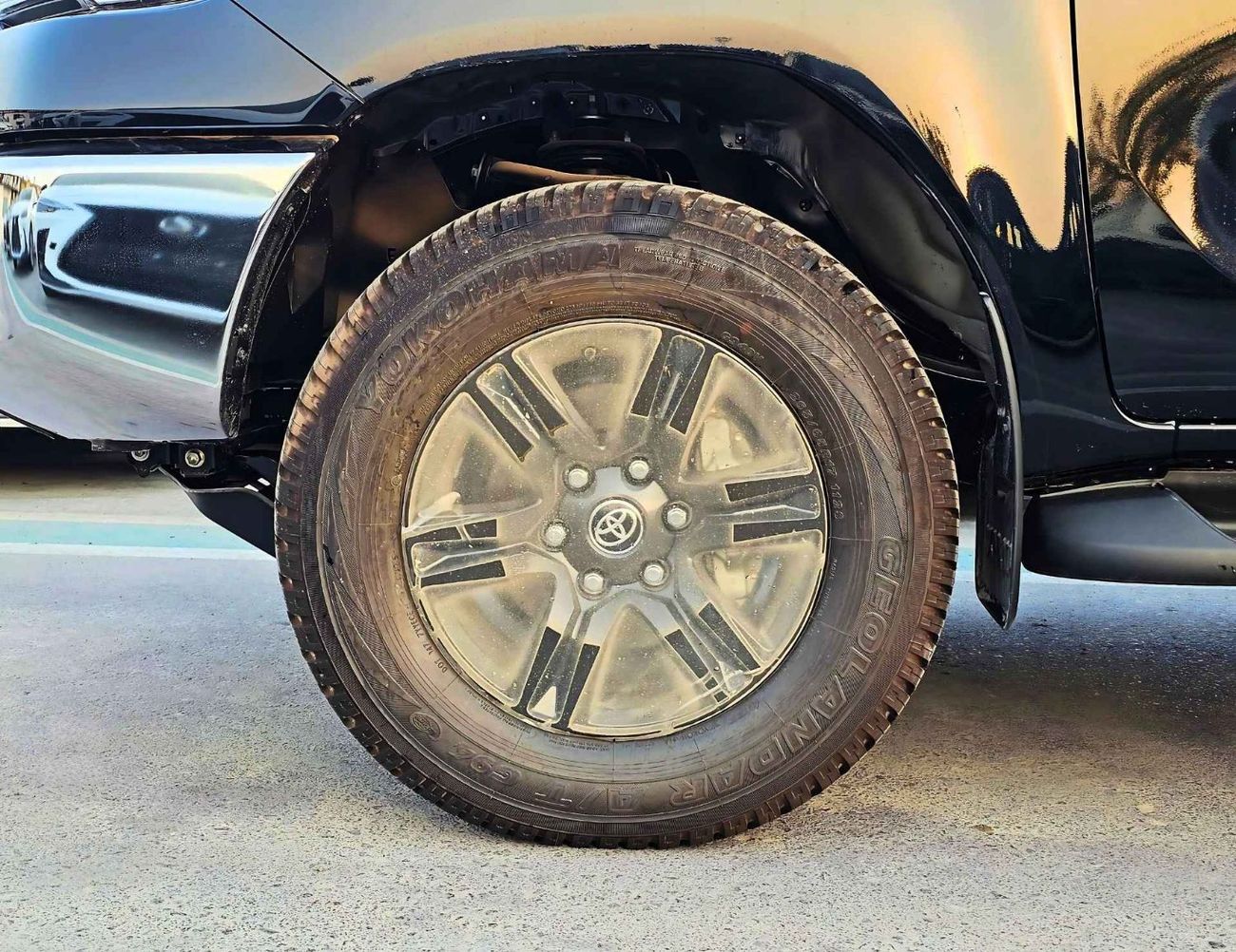 Toyota Hilux SR5 WIDE BODY/DOUBLE CABIN/2.7L PETROL M/T/HOOD LIFT ASSIST, BLIND SPOT, 2 COOL BOX, DIFF LOCK (CODE