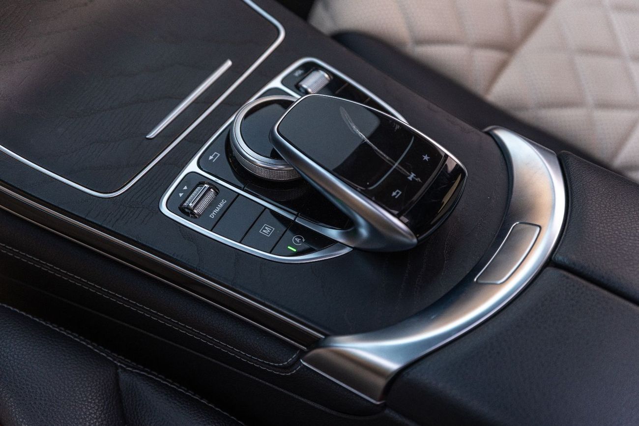 مرسيدس بنز GLC 300 2018 Mercedes GLC300 3years warranty, 2 years service, free registration, contact number 0507273386