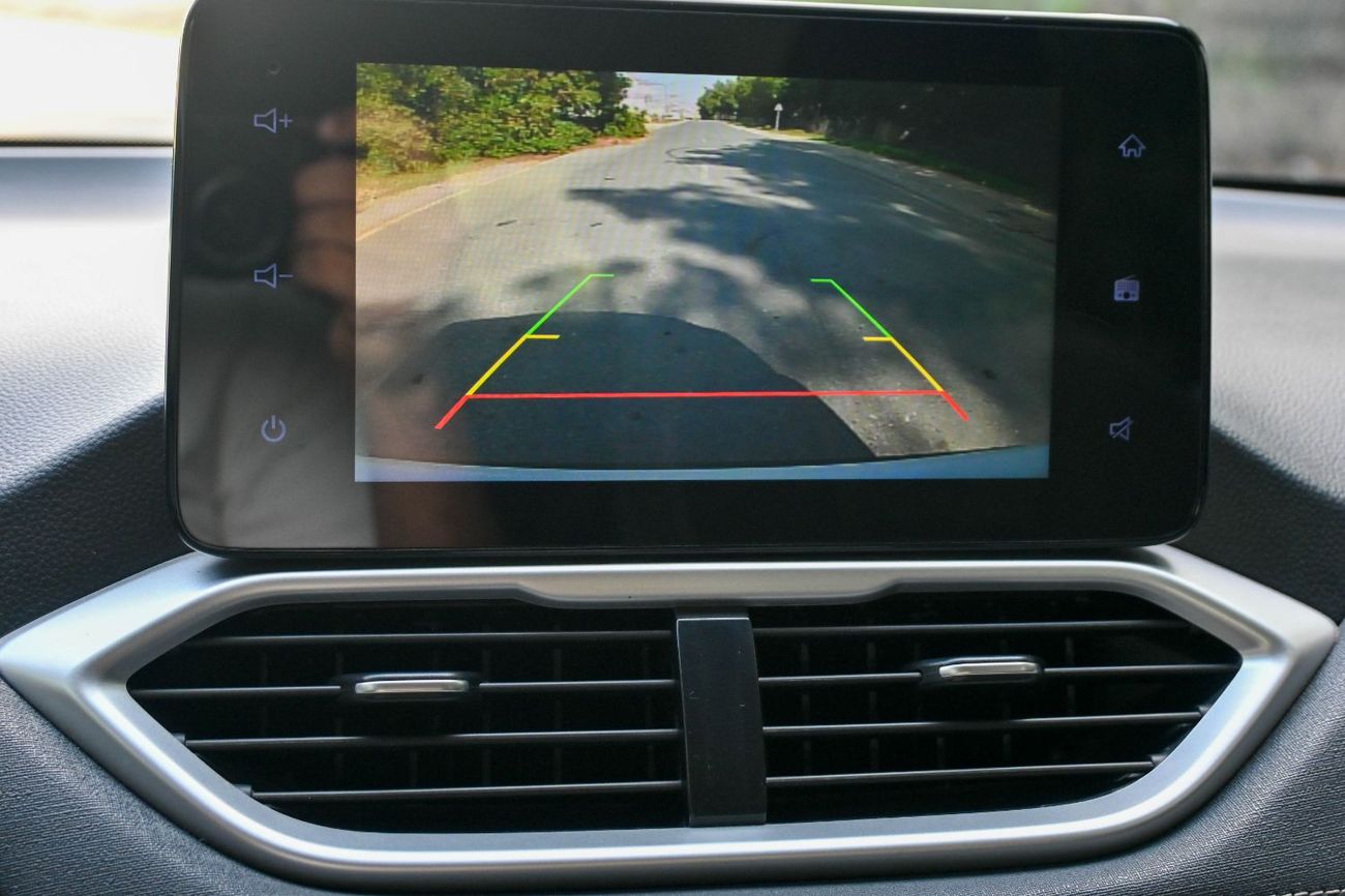 Chevrolet Captiva LT 1.5L (150 HP) (7 Seater) Chevrolet Captiva | 1.5 L 2023 | Original Paint GCC Accident-Free In Exc