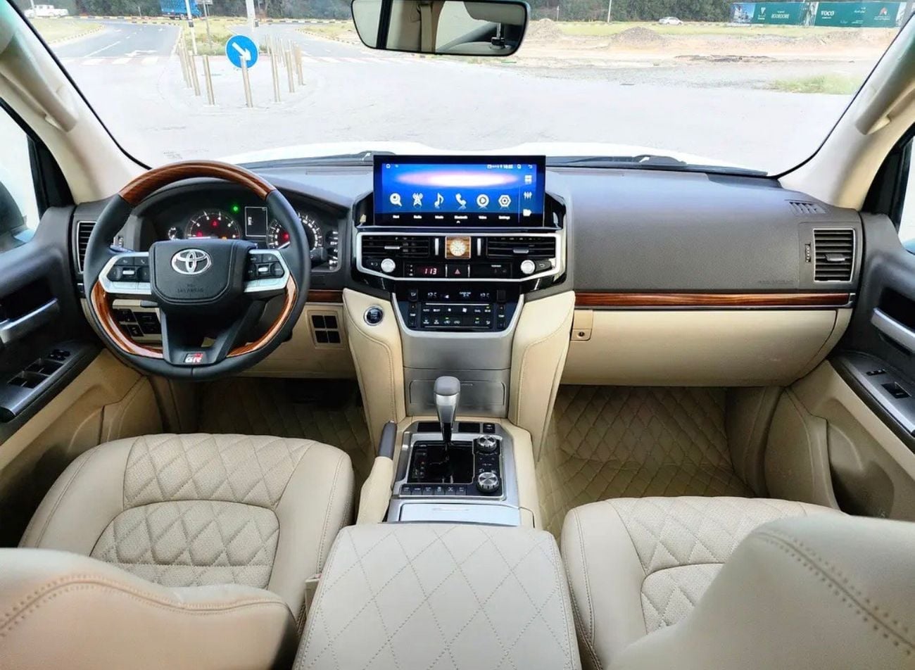 Toyota Land Cruiser GXR 2018 MODEL FACELIFT TO 2024 SHAPE EXTERIOR AND INTERIOR BOTH FULL OPTION