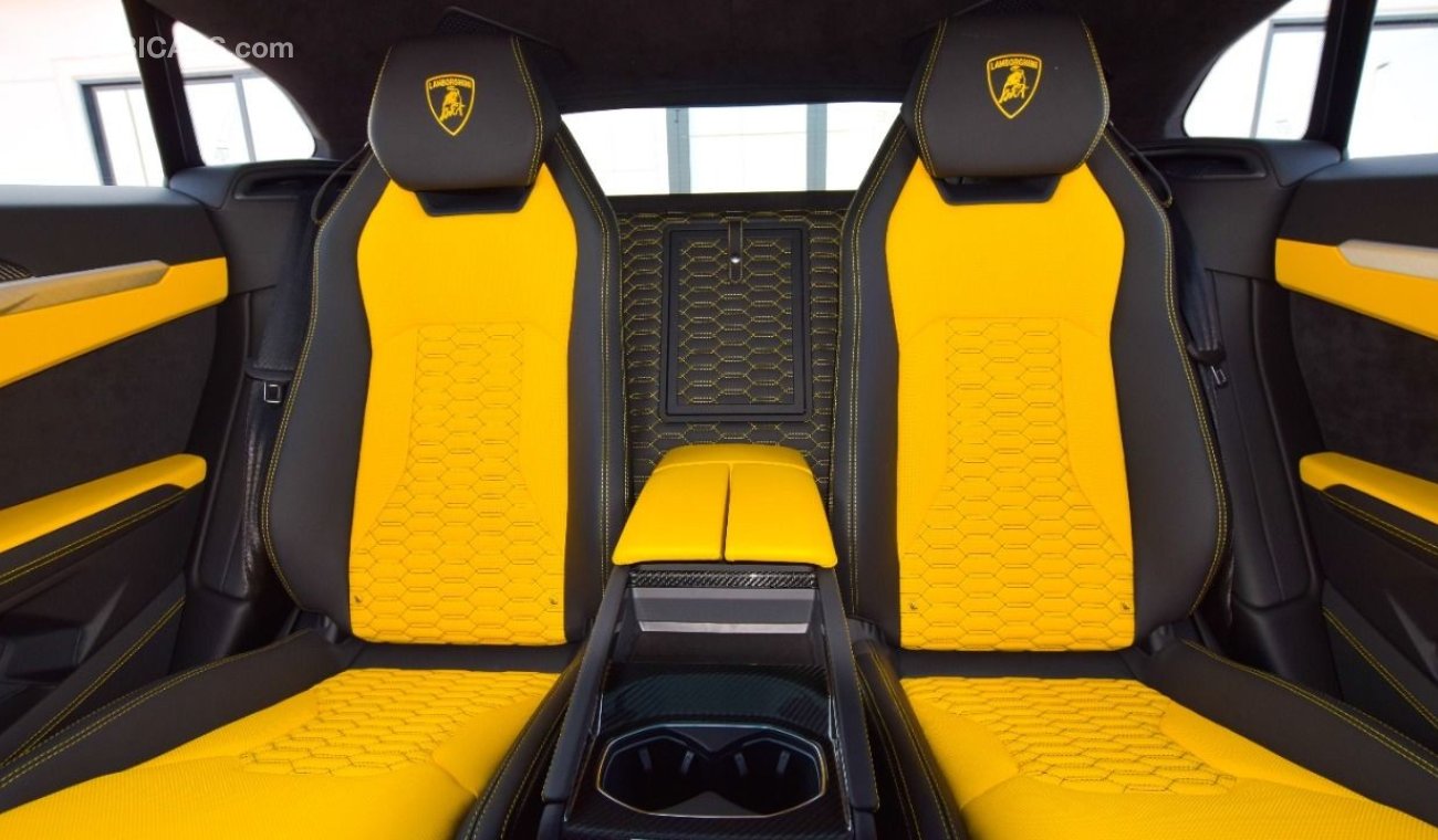 Lamborghini Urus *Carbon Package*Style Package* Premium Soundsystem*Yellow Callipers*Rare TV -