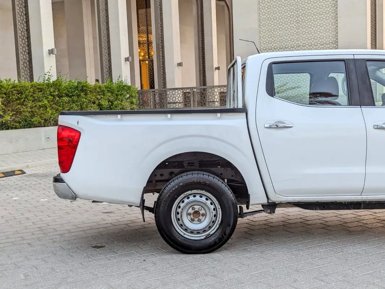Nissan Navara GCC 4X4 V4 2.5L AUTOMATIC LOW MILEAGE IN EXCELLENT CONDITION
