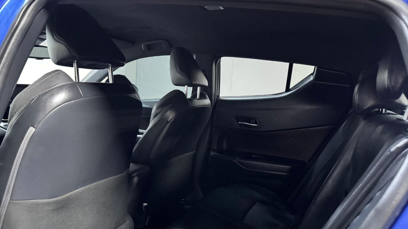 تويوتا CHR 2022 HYBRID 1.8CC PUSH START **360 CAMERA** | ALLOY RIMS | DIGITAL AC I LEATHER INTERIOR