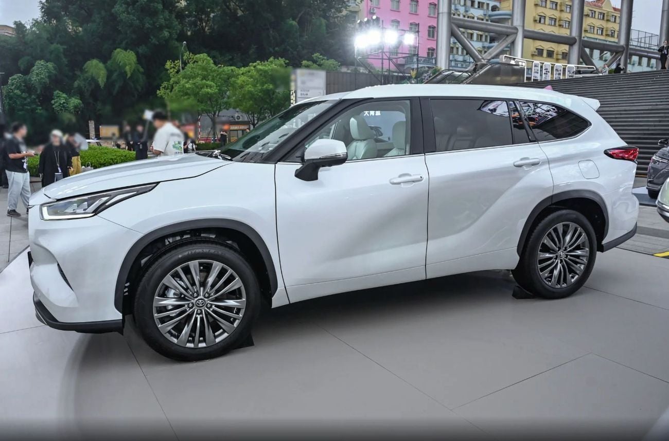 تويوتا هايلاندر Supreme 2.5 Hybrid JBL Hybrid 2.5L AWD 7-Seater