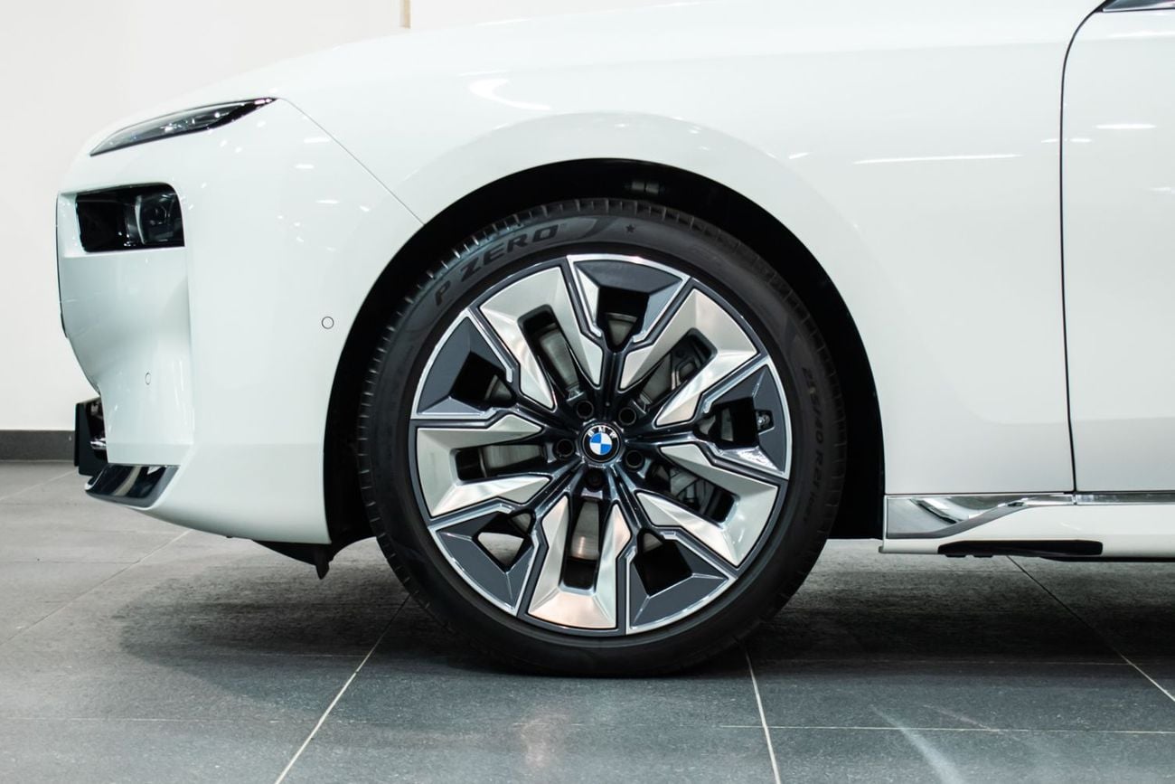 BMW 740i LUXURY PURE EXCELLENCE