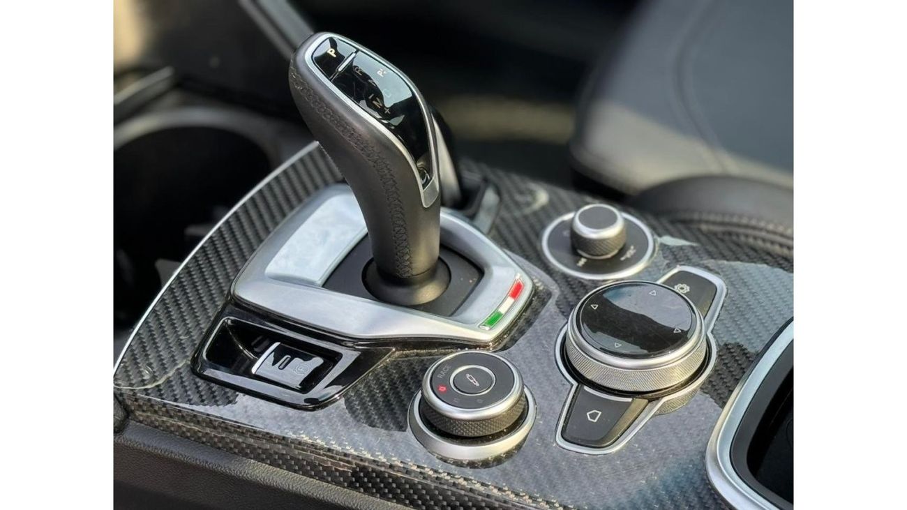 ألفا روميو ستيلفيو سوبر