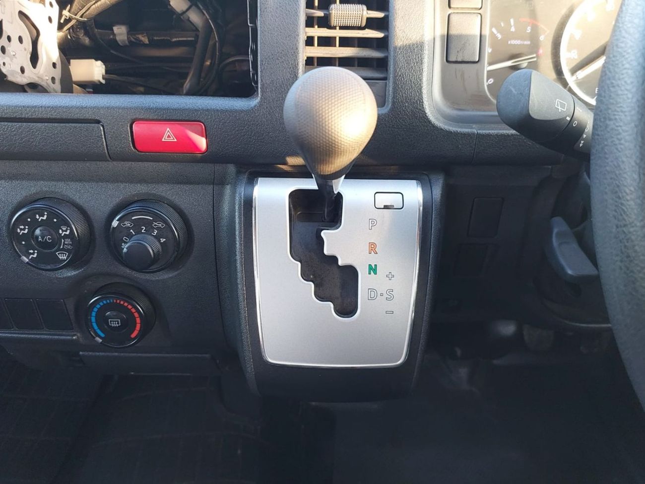 Toyota Hiace TOYOTA HIACE VAN RHD 2023 MODEL 2.8 L DIESEL AUTOMATIC(PM003751)