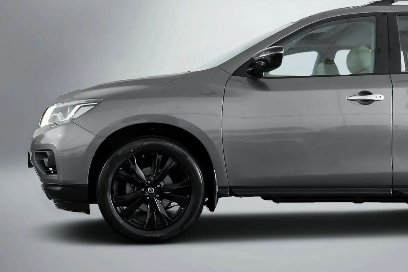 Nissan Pathfinder Midnight Edition 3.5L