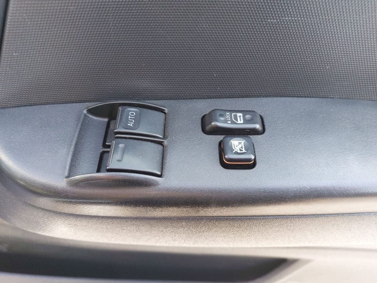 Toyota Hiace TOYOTA HIACE COMMUTER VAN RHD 2015 MODEL 3.0 L DIESEL AUTOMATIC(PM15677)