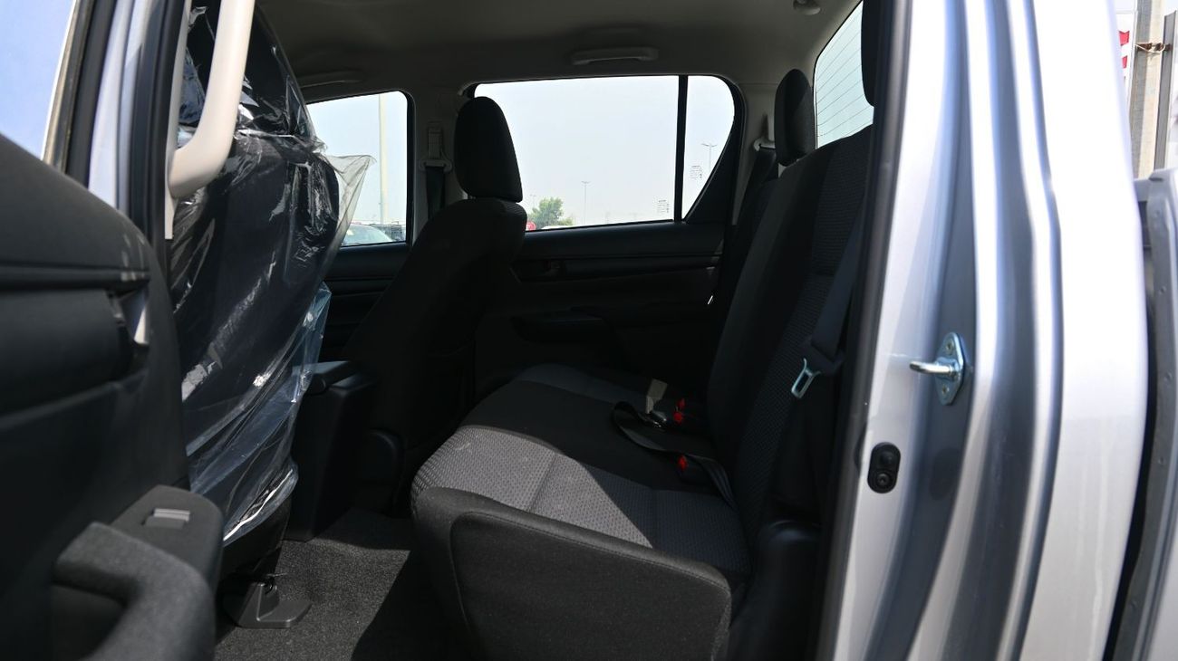تويوتا هيلوكس Toyota Hilux 4x4  2024 2.4L Diesel Double Cab Transmission Manual Silver Outside Black inside