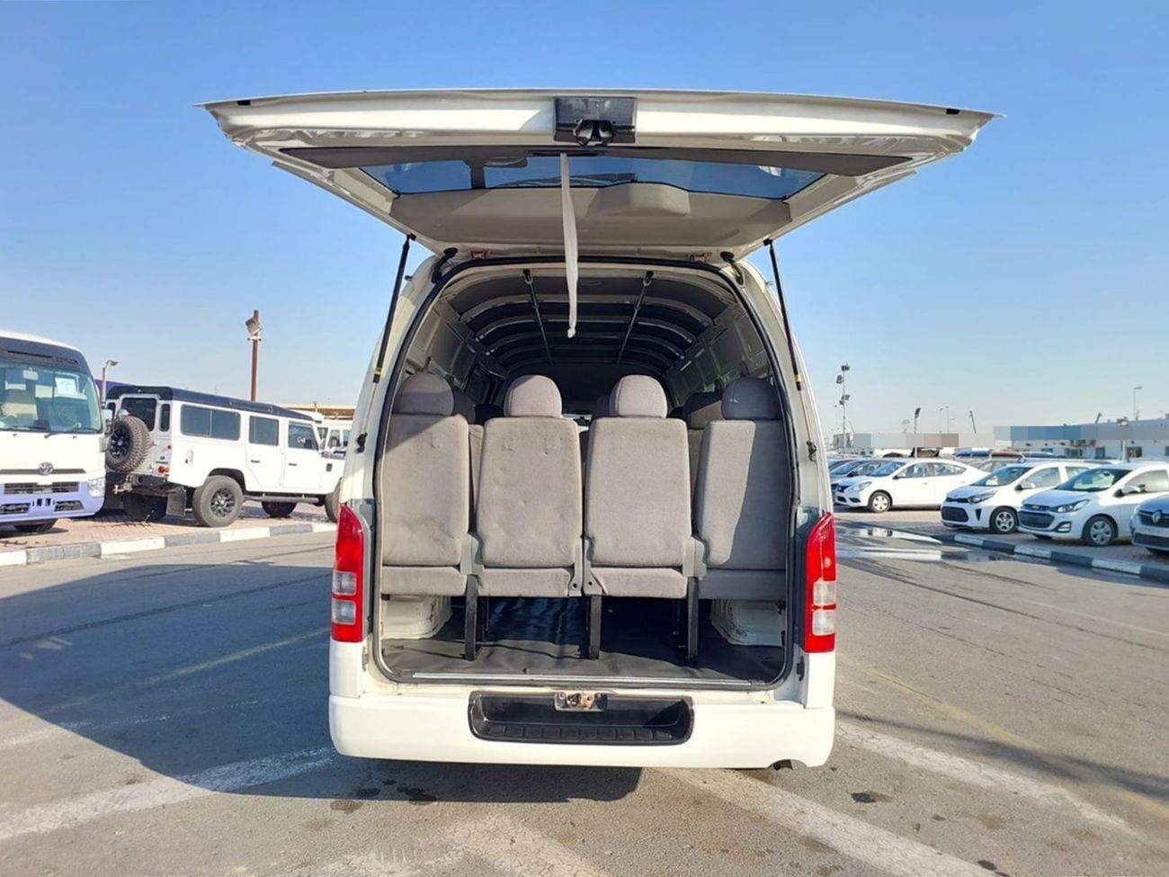 تويوتا هاياس TOYOTA HIACE COMMUTER VAN RHD 2015 MODEL 3.0 L DIESEL AUTOMATIC(PM16486)
