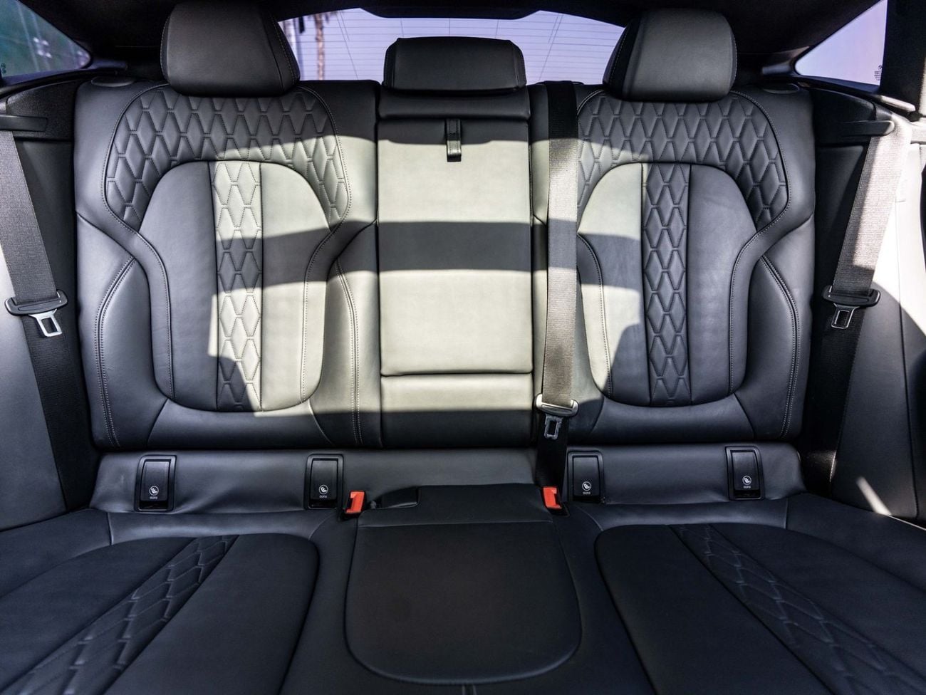 BMW X6 M 50i BMW X6 M50 2020