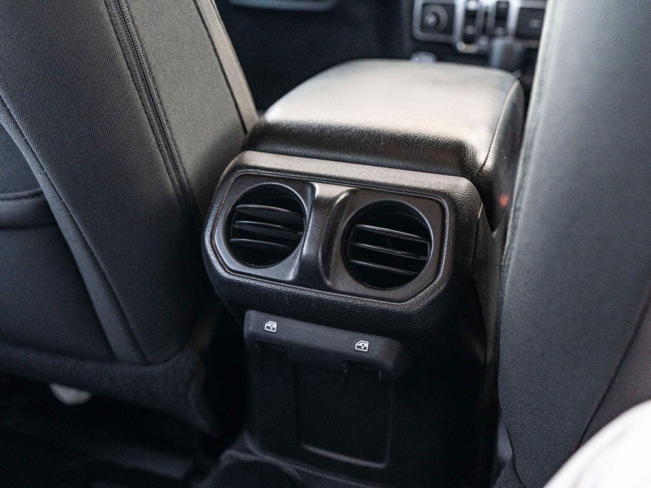 Jeep Wrangler Unlimited Sport 3.6L A/T