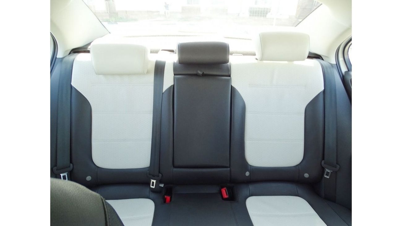 Volkswagen Jetta Volkswagen Jetta V5 2.5L 2016 Model GCC Specs With Full Service History From Dealer In Perfect Condi