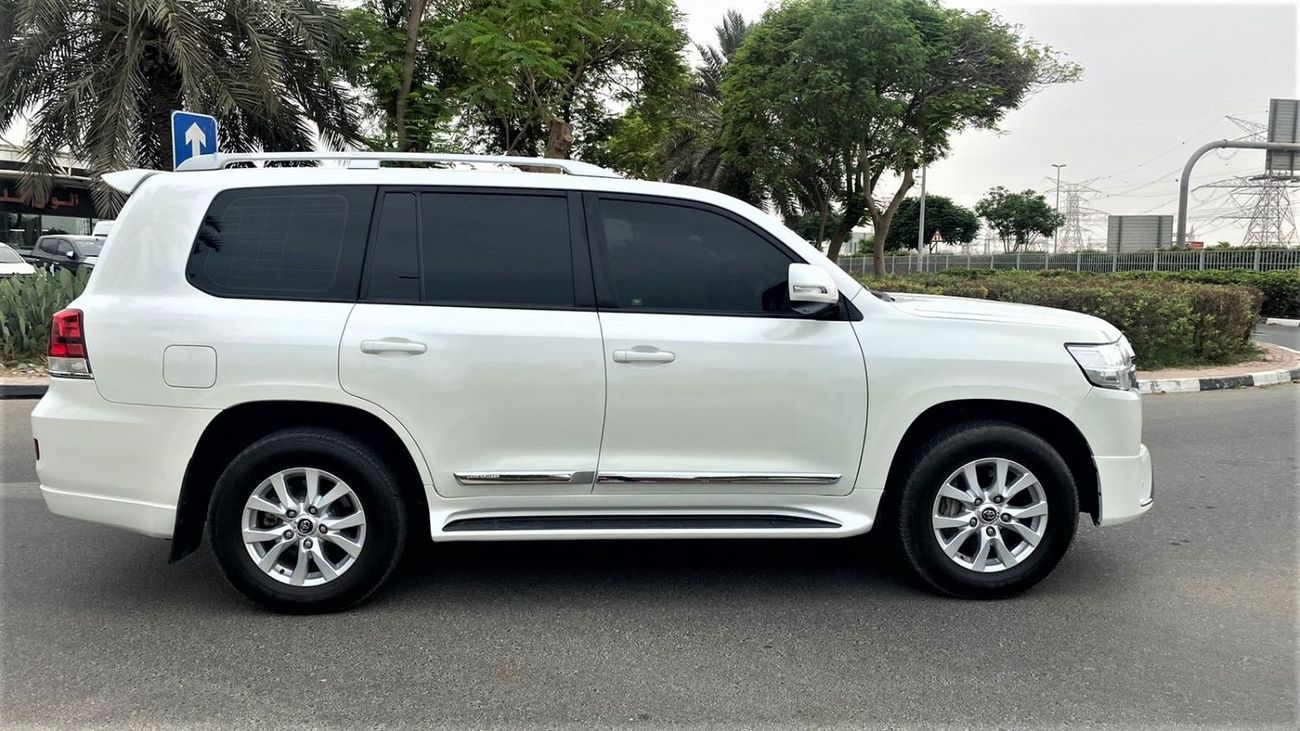 Toyota Land Cruiser V6 FULL OPTIONS LEATHER SEAT , SUNROOF , REAR CAMERA