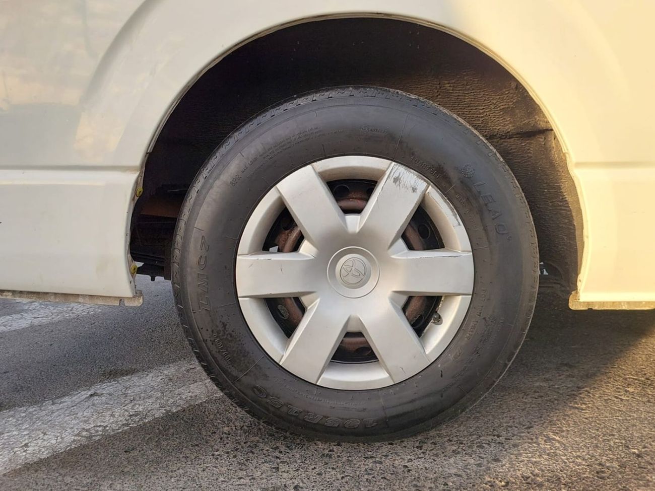 Toyota Hiace TOYOTA HIACE COMMUTER VAN RHD 2016 MODEL 3.0 L DIESEL AUTOMATIC(PM18509)