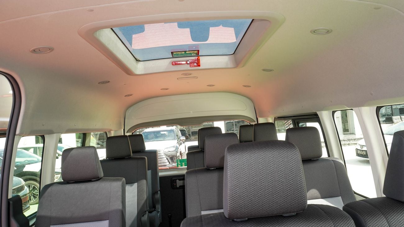 Toyota Hiace 3.5L V6 M/T