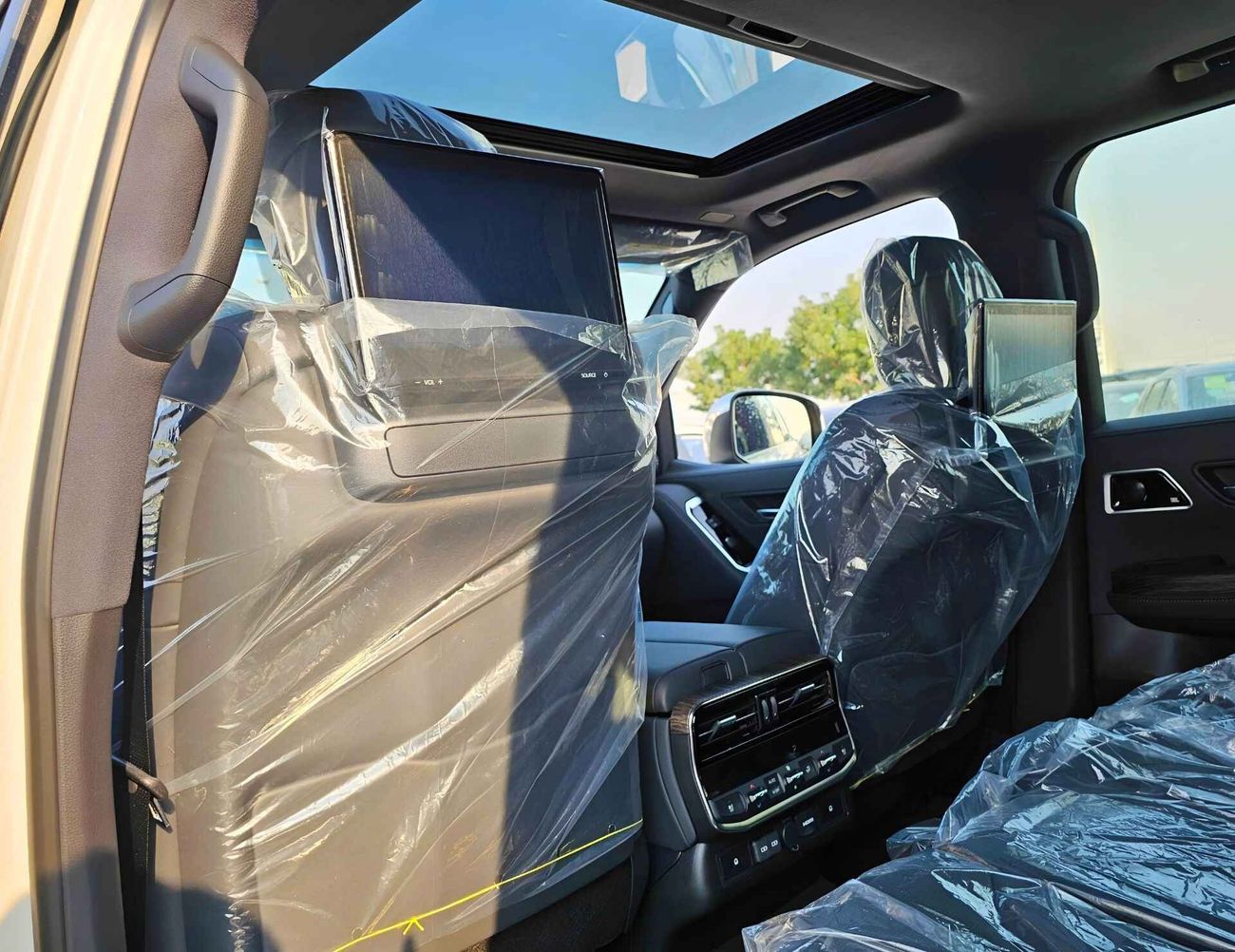 Toyota Land Cruiser VX TWIN TURBO / 3.5L V6 / JBL SPEAKERS / BIG DVD / FULL OPTION (CODE # 69037)