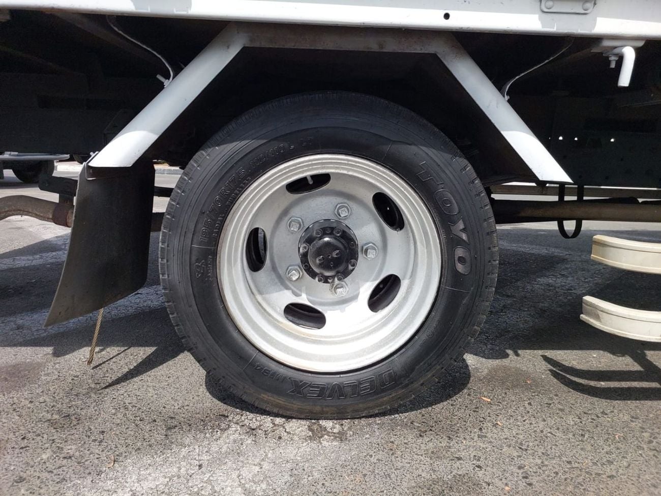 Mitsubishi Fuso Canter (RAMADAN OFFER) MITSUBISHI CANTER TRUCK RHD 1990 MODEL 3.9 L DIESEL MANUAL(PM40199)