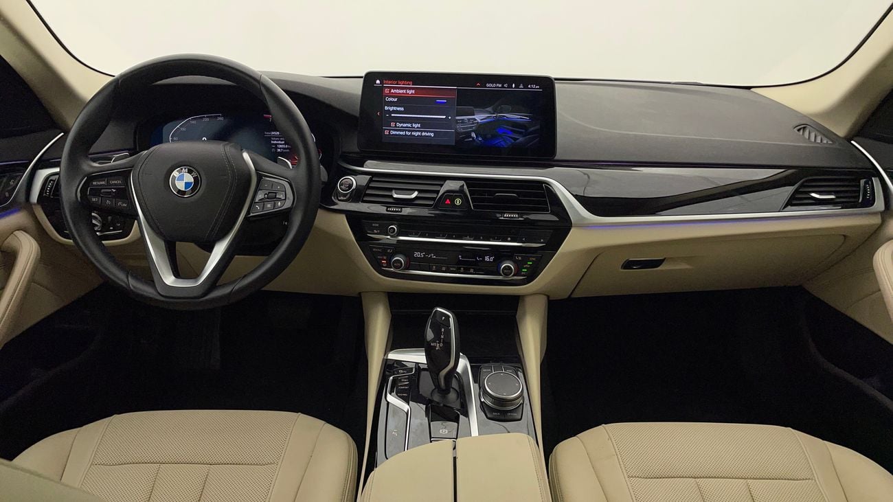 بي أم دبليو 520i JOY EDITION 2 | بدون دفعة مقدمة | اختبار القيادة في المنزل