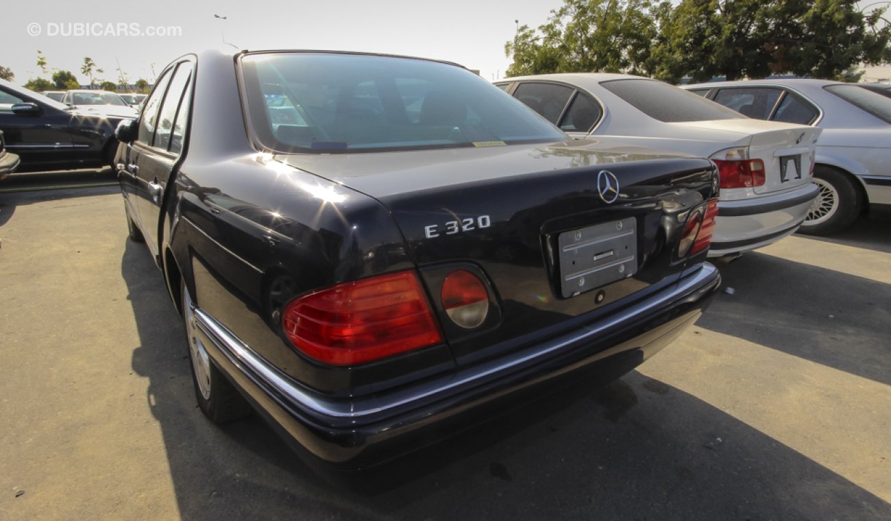 Mercedes-Benz E 320