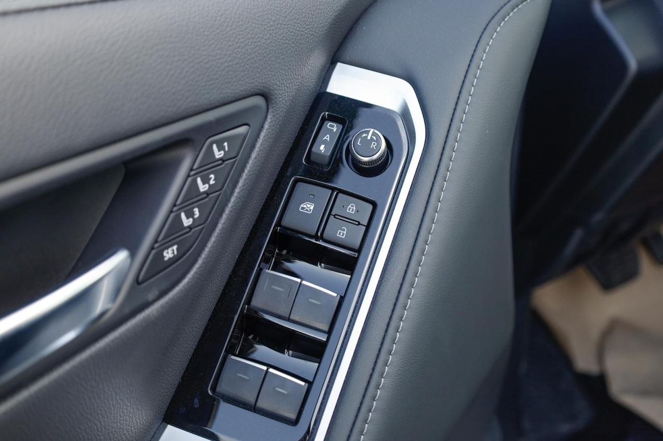 تويوتا لاند كروزر TOYOTA LANDCRUISER 300 3.3L DIESEL ZX 7 AUTO