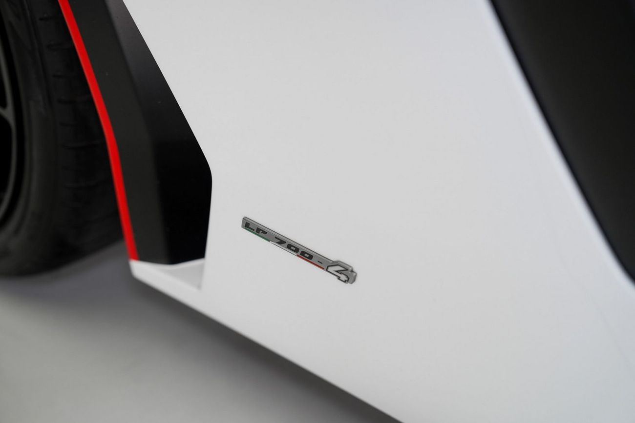 Lamborghini Aventador 6.5L V12 | PIRELLI EDITION