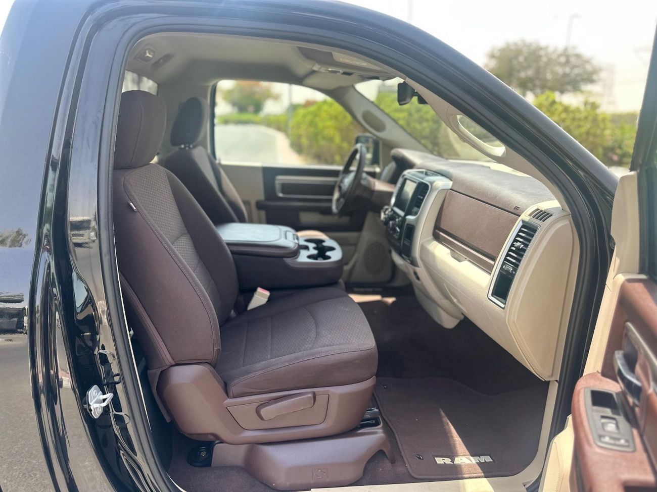 رام 1500 DODGE RAM SLT ,GCC ,V8 , MINT CONDITION