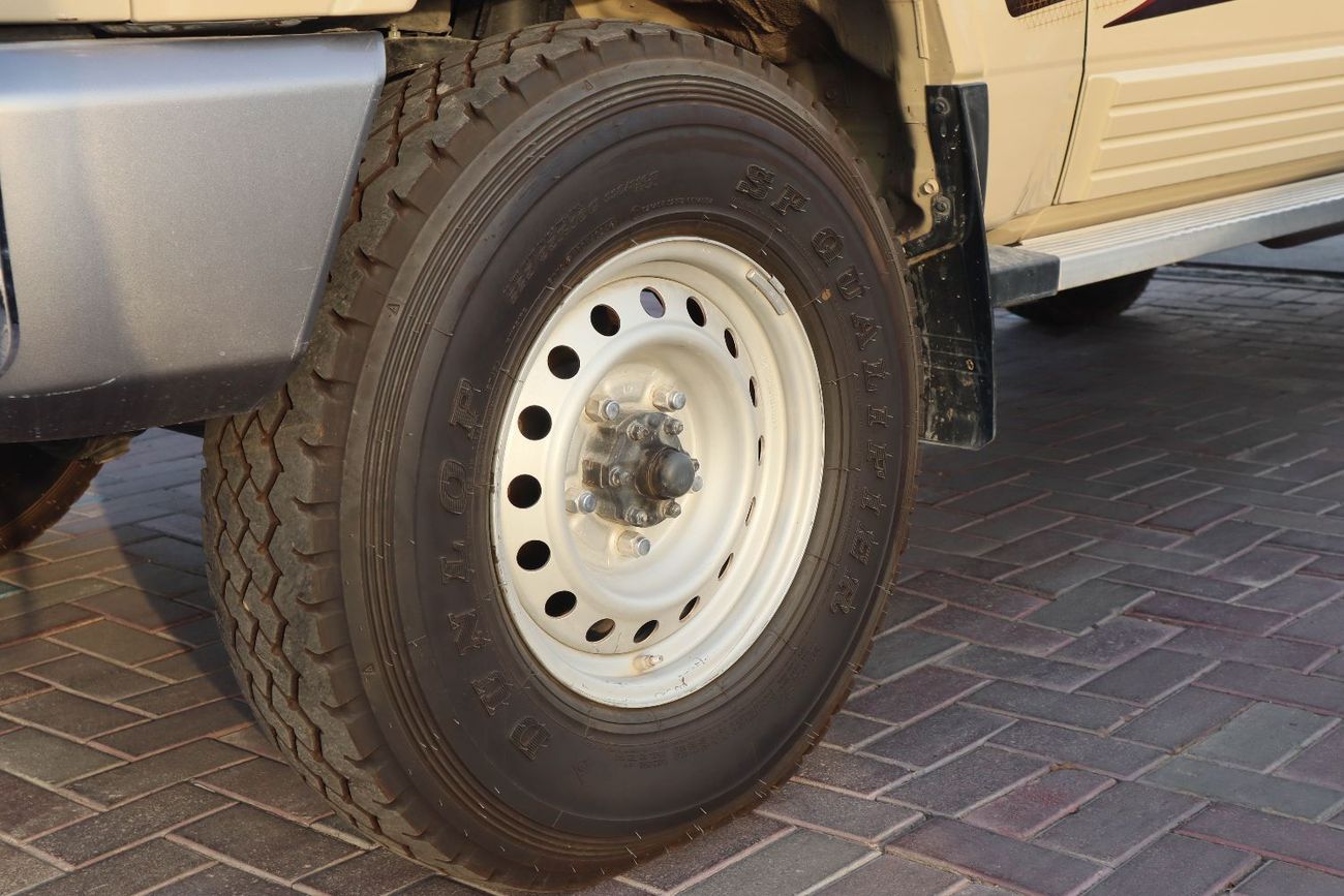 تويوتا لاند كروزر بيك آب Std 4.0L Single Cab Utility 4WD