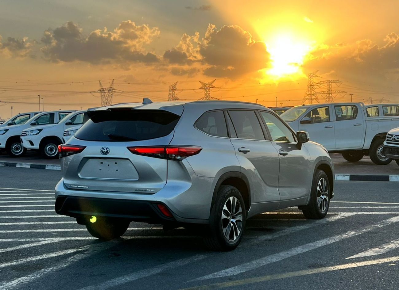 Toyota Highlander GLE HEV 2023 Toyota Highlander Hybrid Full Option - 2.5L V4 - AWD 4x4 - Rear Camera - Sunroof - Leather s