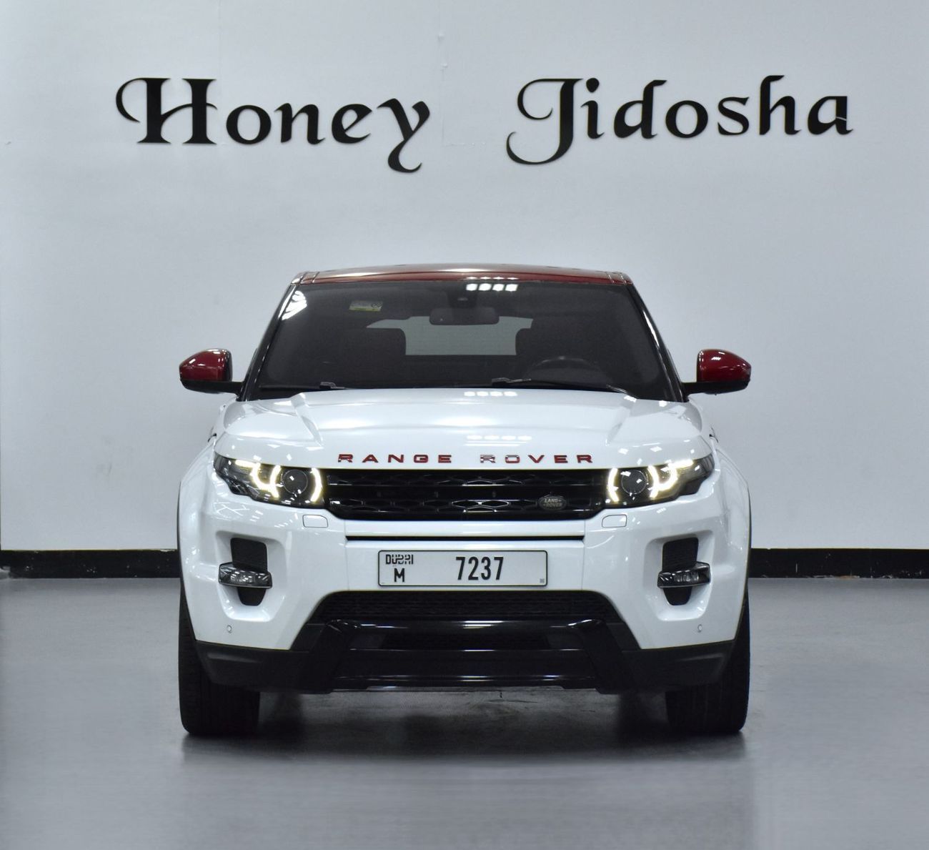 Land Rover Range Rover Evoque Land Rover Range Rover Evoque R-Dynamic ( 1 of 1 in UAE / Special Order ) 2015 Model GCC Specs