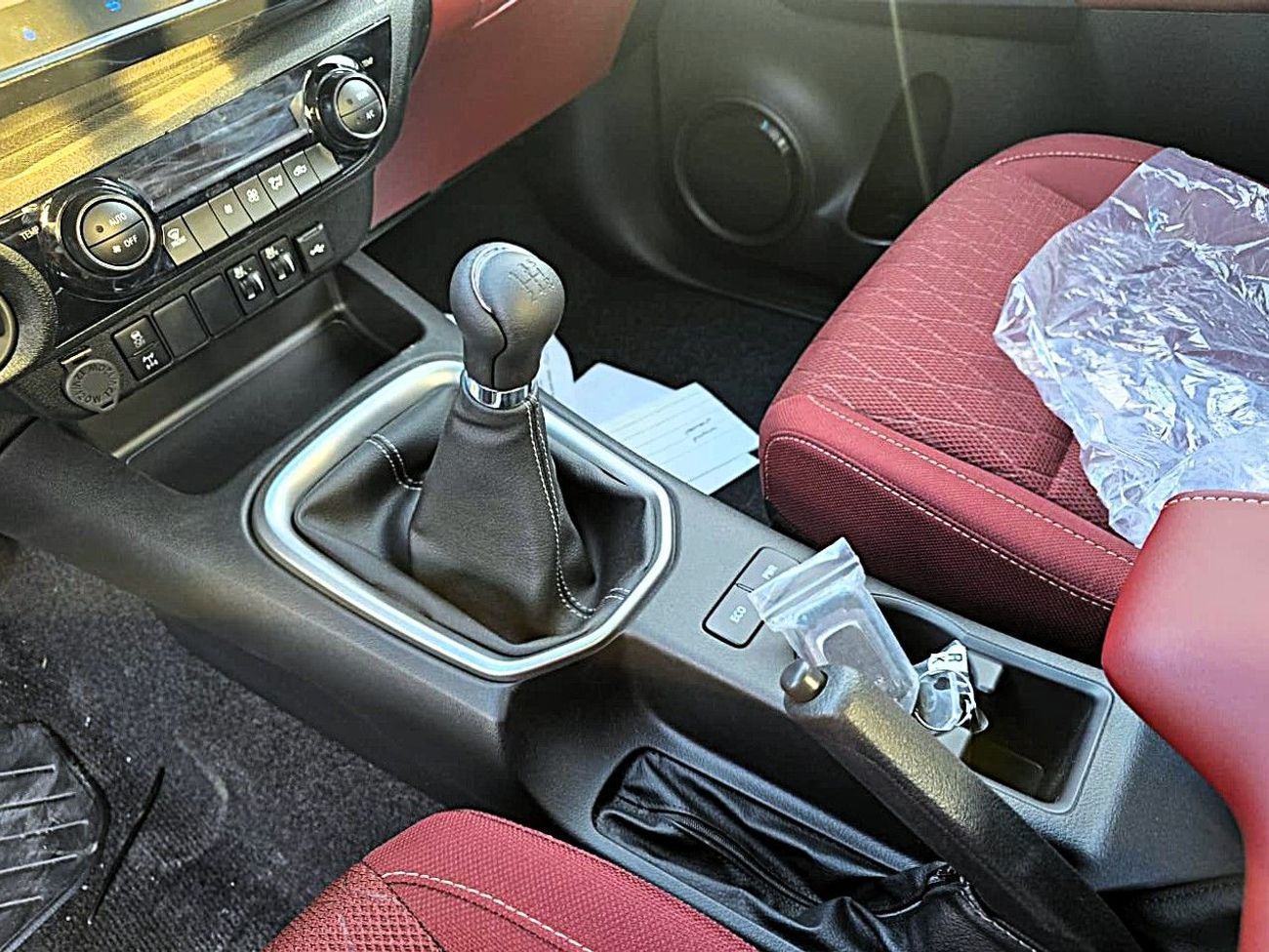 تويوتا هيلوكس S GLX 2.7L AWD M/T